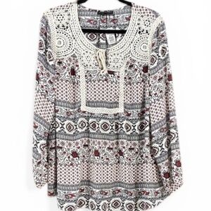 Signature Studio Cream and Red Patterned Blouse